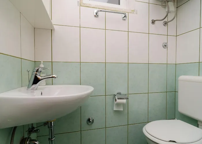 Skurla - A2 Bijeli 사플루나라